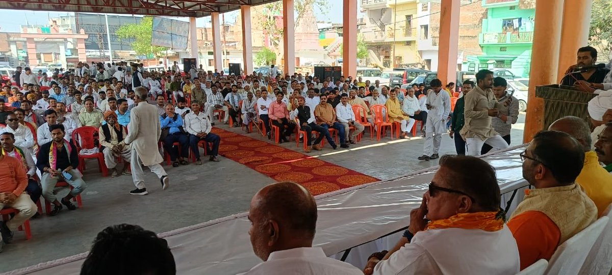 maibundelkhand's tweet photo. #बुंदेलखंड_पृथक_राज्य_आंदोलन के तहत शुरू की गई #गाँव_गाँव_पाँव_पाँव यात्रा आज #बाँदा जिले के  रामलीला मैदान में संपन्न हुई।
यात्रा को सफल बनाने के लिए और साथ ही इस आंदोलन में बढ़चढ़ कर हिस्सा लेने के लिए आप सभी का हृदय से आभार प्रकट करता हूँ।
#jay_बुंदेलखंड🚩 https://t.co/mgiYtwej0W