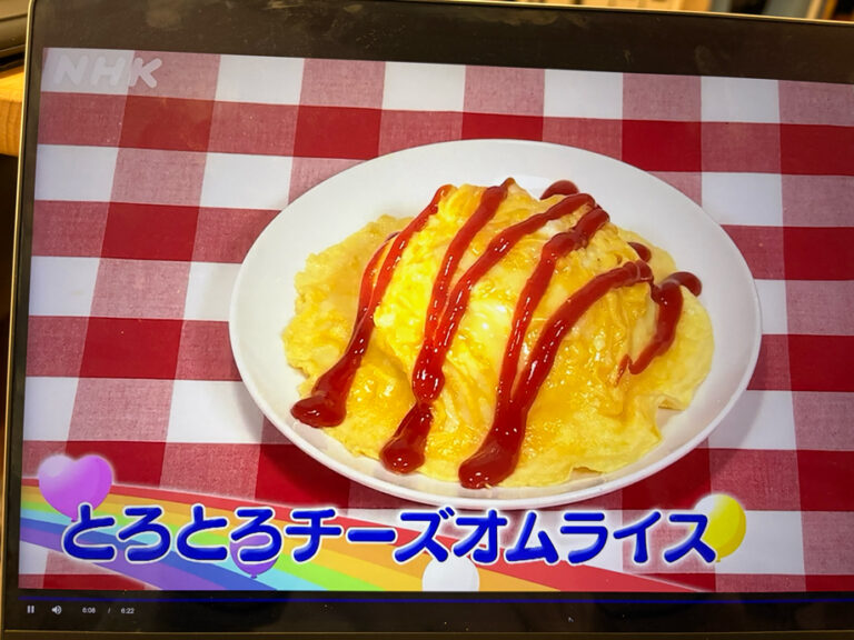 CooklunMatome's tweet photo. とろとろチーズオムライス[2026.3.14]をアップしました。ピザ用チーズが入ると、ますます美味しいオムライスになりますね！ケチャップの代わりに、ハヤシライスの残りを少しかけても美味しそう♪
https://t.co/NVWTbVL954 https://t.co/5G0mm6N6OM