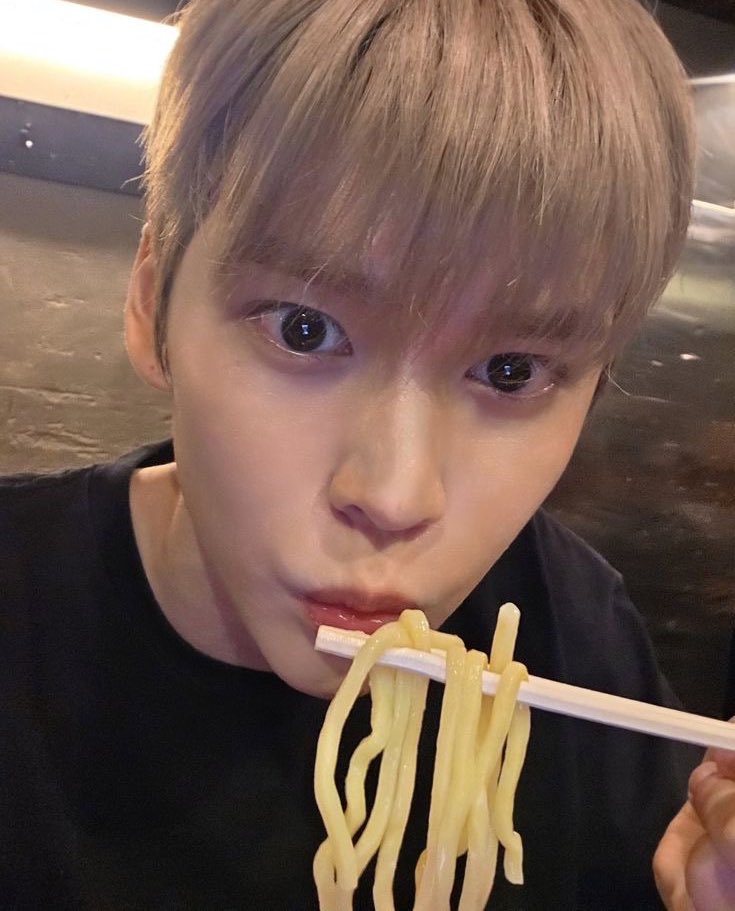 madgurlclub's tweet photo. กินไปเถอะ อ้วนก้รัก https://t.co/FGA5RqHher