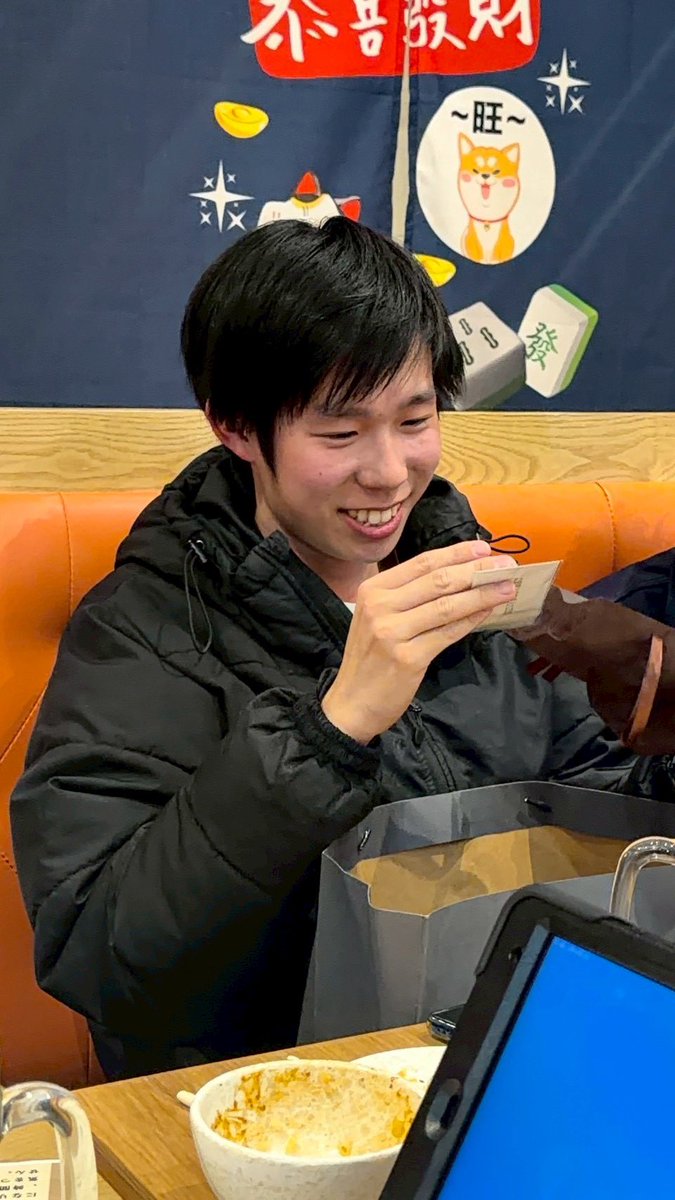 先日22代の先輩方の卒部式をしてきました！プレゼントとムービーどちらも大好評でした🎁
代が変わった後で先輩たちの偉大さに気付きました😭たまには顔だしてくださいね4年間お疲れ様でした‼️

泣くだけより笑い泣きできるムービーの方が良かったでしょ？笑

 #卒部式
 #卒部
 #卒部メモリアルムービー