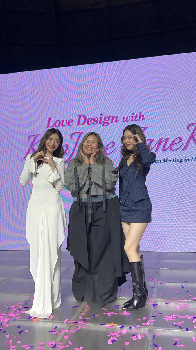 chimaap's tweet photo. Manila fell head over hills ✨ 

@Kaosupassara9 and @janeeeyeh, thank you for bringing sexy back and setting the stage on fire. ❤️‍🔥

Thank you @wishusluckent ✨ 

Definitely the best "fall" ever 😂😉

#LoveDesignwithKaoJaneJaneKaoFMinManila
#KaoJaneJaneKao https://t.co/r4TgofxRy2