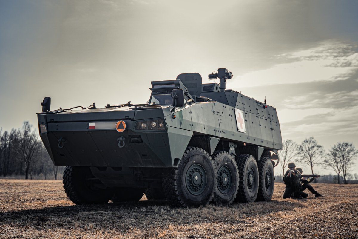 WBGroup_PL's tweet image. Niesienie pomocy rannym żołnierzom na polu walki jest równie ważne, jak rozpoznanie i zdolności uderzeniowe. Dlatego @WBGroup_PL jest dumna, że nasze interoperacyjne rozwiązania, jak platforma komunikacji #FONET, łączność #RADMOR, systemy teleinformatyczne, przekazywania danych i