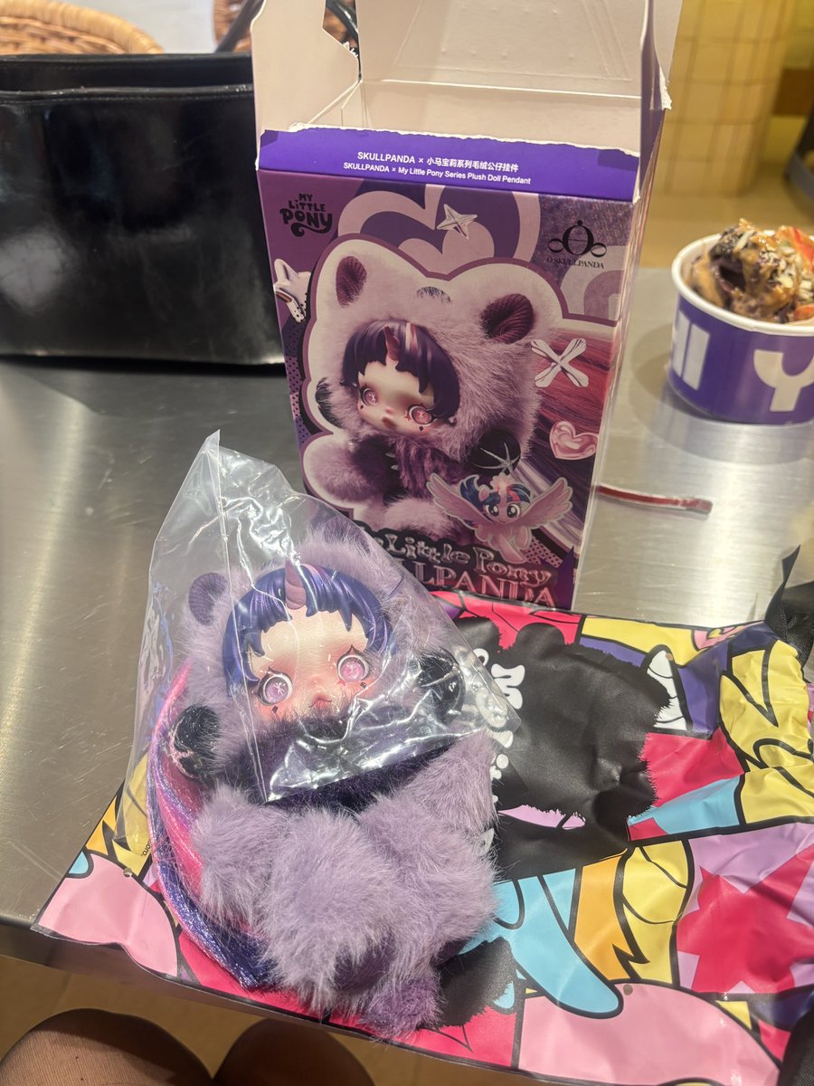 heejayhoonn's tweet photo. wts/ want to sell jual 

skull panda x my little pony
twigliht sparkle

jual harga normal baru unboxing idr 380.000 https://t.co/hbaM29PYXK