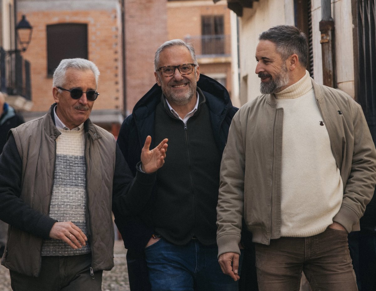 Hay hombres que jamás se rindieron.
Hay hombres que jamás se vendieron.
Hay hombres que jamás se arrodillaron.

Hoy Castilla y León decide 💪🏼🇪🇸