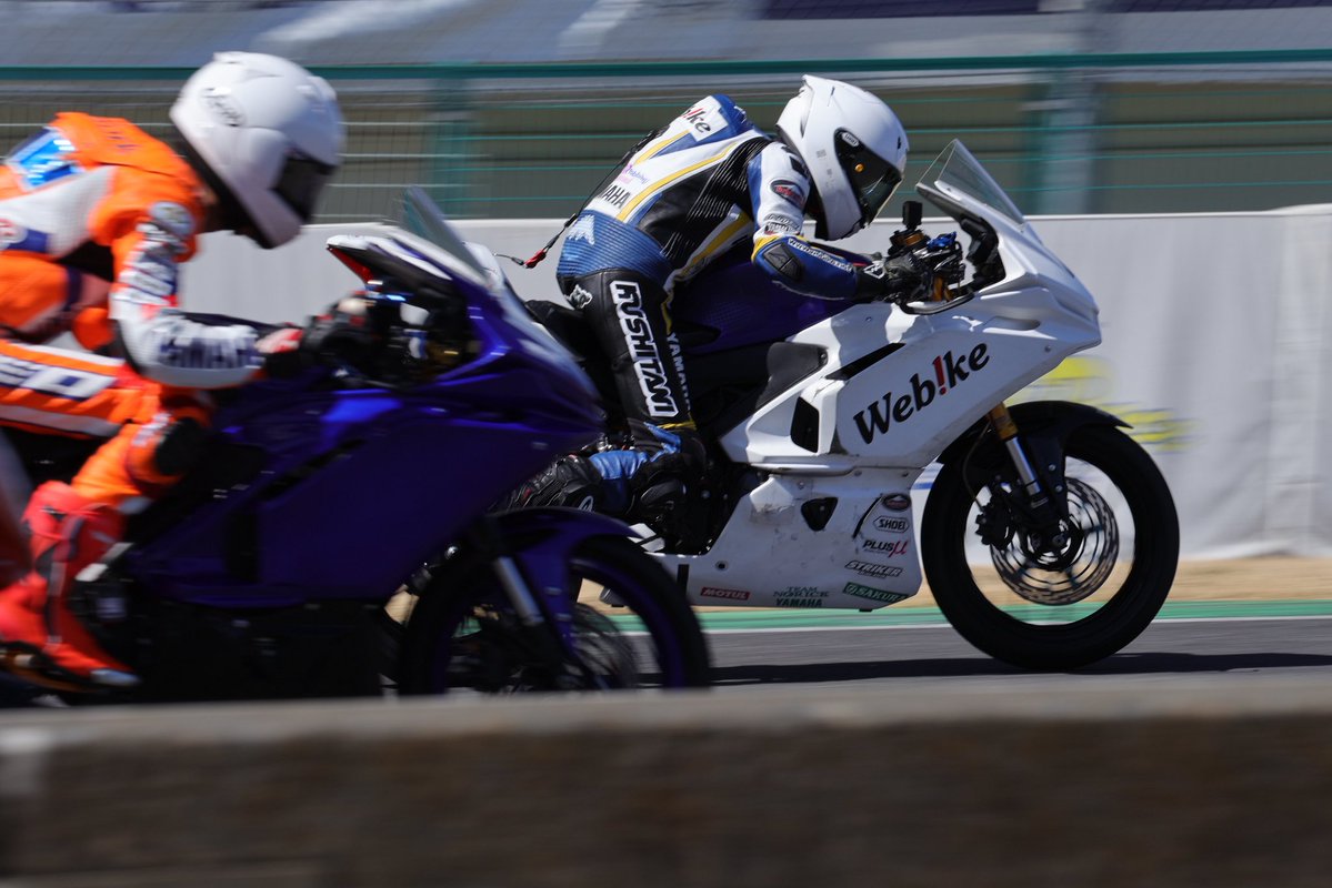 I8810r's tweet image. 筑波ロードレース選手権開幕戦の結果は

予選 P1🏁
決勝 P21(総合順位転倒)

転倒時に追突してしまったライダーさんには大変申し訳なく思います。申し訳ありませんでした。

課題も明確になり良い経験が出来たレースだったと思います🏁

#YAMAHA
#Webike
#SHOEI
#KUSHITANI
#TeamNorick