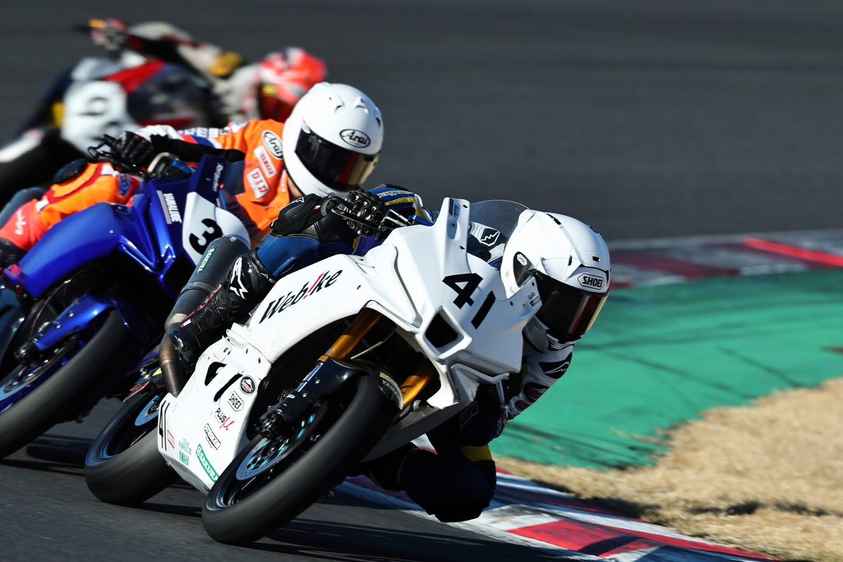 I8810r's tweet image. 筑波ロードレース選手権開幕戦の結果は

予選 P1🏁
決勝 P21(総合順位転倒)

転倒時に追突してしまったライダーさんには大変申し訳なく思います。申し訳ありませんでした。

課題も明確になり良い経験が出来たレースだったと思います🏁

#YAMAHA
#Webike
#SHOEI
#KUSHITANI
#TeamNorick