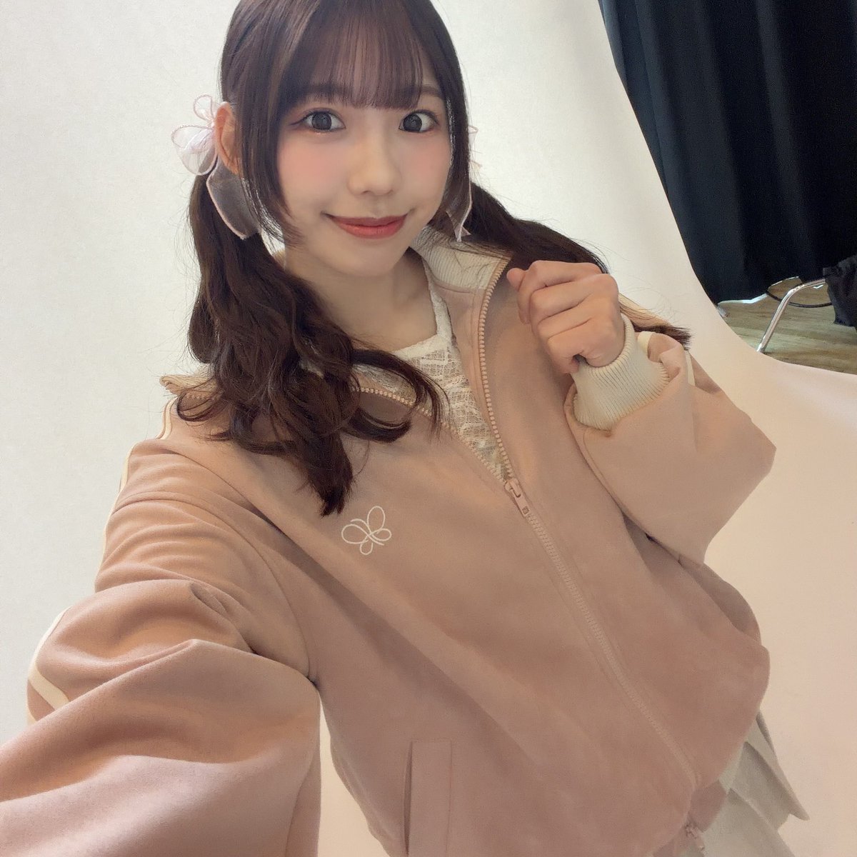 choucho0115's tweet photo. #ミリオン13th パンフレットのオフショットです！

私は宮尾美也役として
5月5日DAY1 高山紗代子 主演公演
『全力援走』 に出演します₍ᐢ..ᐢ₎

13thライブもよろしくお願いします🎤 https://t.co/Xd3uCIan4U