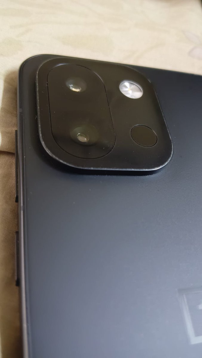 Karantripathi77's tweet image. @OnePlus_IN @OnePlus_Support @Pete_Lau
🚩 #OnePlus13s Manufacturing Defect: Fading near camera corner in just 6 months.Refuse repair as it breaks factory IP-seal. Requesting Full Replacement only under 180-day plan.
Case ID[INSR260314008198] #ManufacturingDefect #JagiGrahakaJago