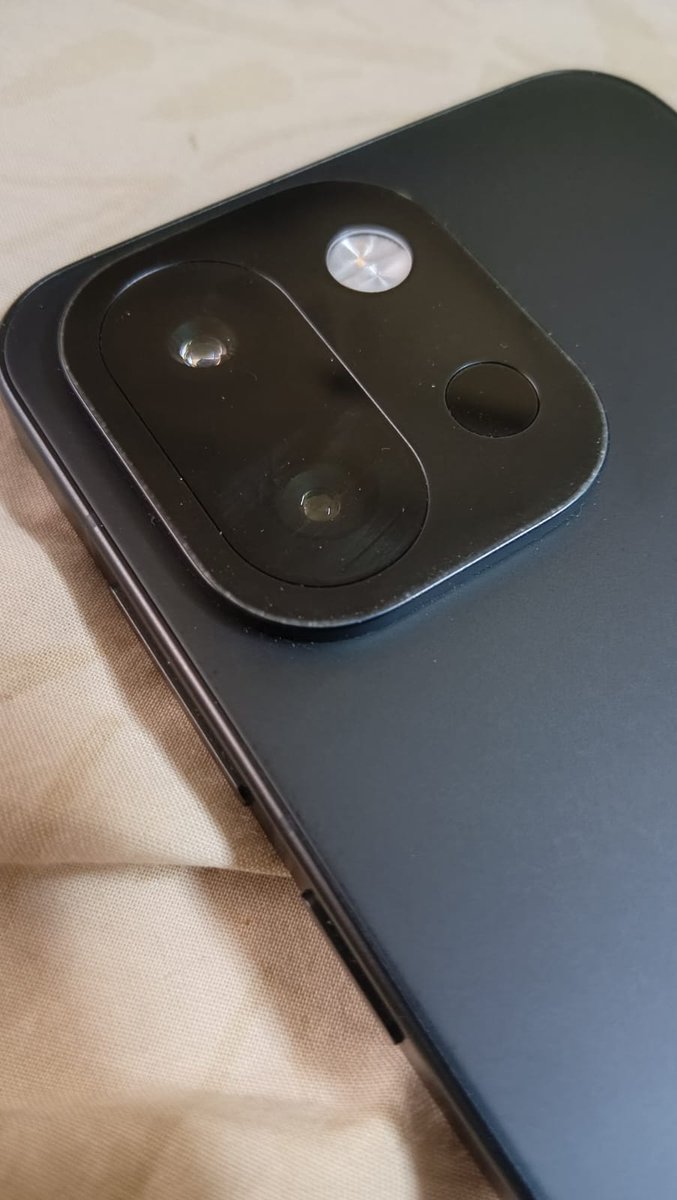 Karantripathi77's tweet image. @OnePlus_IN @OnePlus_Support @Pete_Lau
🚩 #OnePlus13s Manufacturing Defect: Fading near camera corner in just 6 months.Refuse repair as it breaks factory IP-seal. Requesting Full Replacement only under 180-day plan.
Case ID[INSR260314008198] #ManufacturingDefect #JagiGrahakaJago