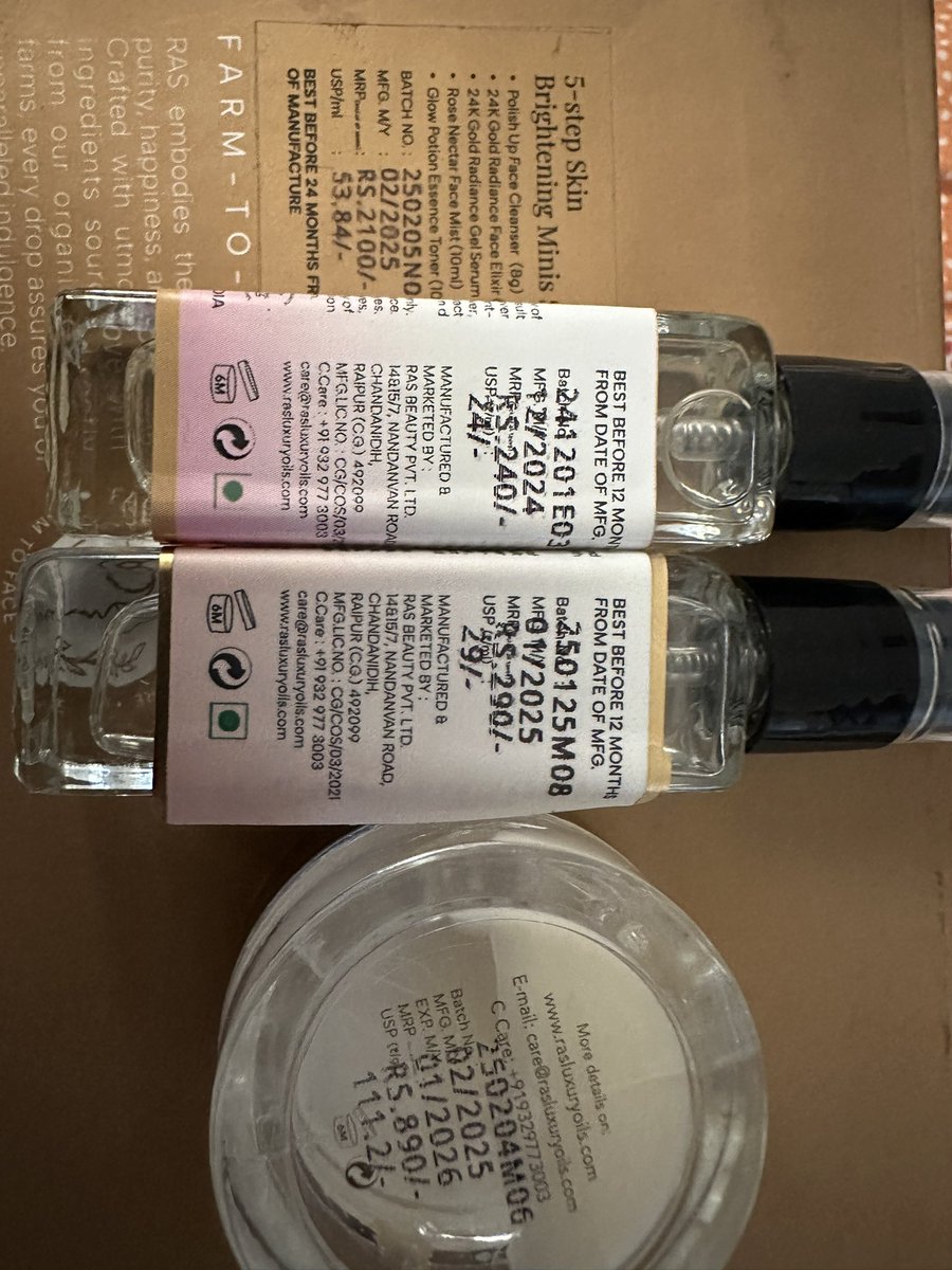 Prateek1_'s tweet photo. @rasluxuryoils @ShubhikaJain2 @bigbasket_com 
Very disappointing experience.
Received RAS Luxury Skincare products where items r already EXPIRED.
Selling expired cosmetic products is a serious consumer safety violation.
Just false hype with luxury tag from pathetic brand. https://t.co/LRkbXJD9El