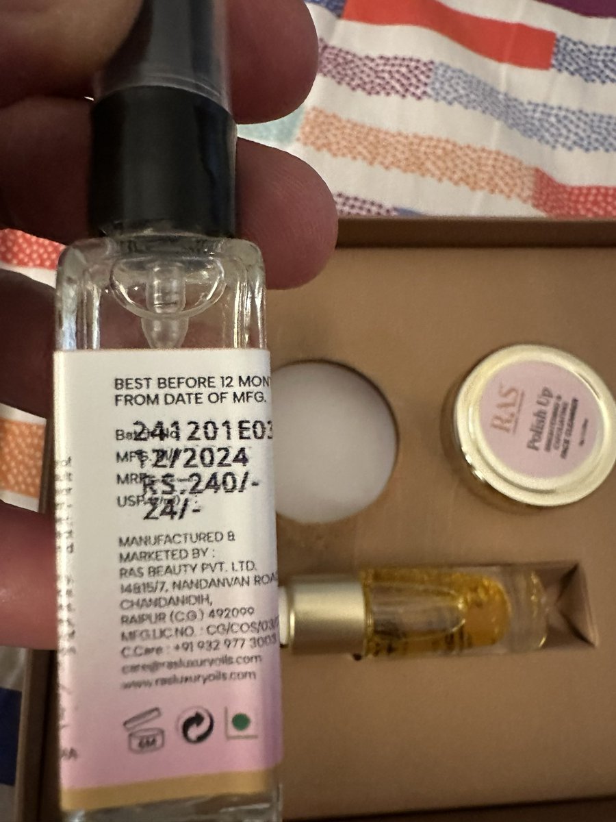 Prateek1_'s tweet photo. @rasluxuryoils @ShubhikaJain2 @bigbasket_com 
Very disappointing experience.
Received RAS Luxury Skincare products where items r already EXPIRED.
Selling expired cosmetic products is a serious consumer safety violation.
Just false hype with luxury tag from pathetic brand. https://t.co/LRkbXJD9El