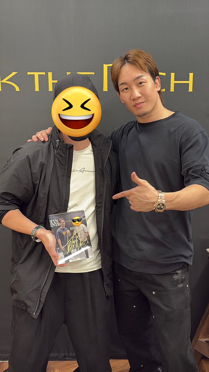 bankaipapa's tweet photo. 一年も経たず未来さんのPOPUPにまた参戦出来て幸せでした！相変わらず限��化してテンパりまくりでしたが最高の時間でした！
未来さん、運営の皆さん、二日間お疲れ様でした！！！
サインは前回の写真をアクリルブロックにしたやつに書いていただきました。唯一無二の推しグッズになるのでお勧めです！ https://t.co/SwJmFWXYzy
