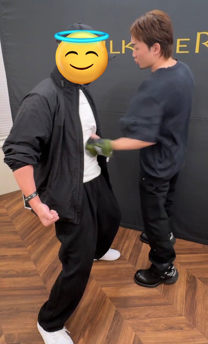 bankaipapa's tweet photo. 一年も経たず未来さんのPOPUPにまた参戦出来て幸せでした！相変わらず限��化してテンパりまくりでしたが最高の時間でした！
未来さん、運営の皆さん、二日間お疲れ様でした！！！
サインは前回の写真をアクリルブロックにしたやつに書いていただきました。唯一無二の推しグッズになるのでお勧めです！ https://t.co/SwJmFWXYzy