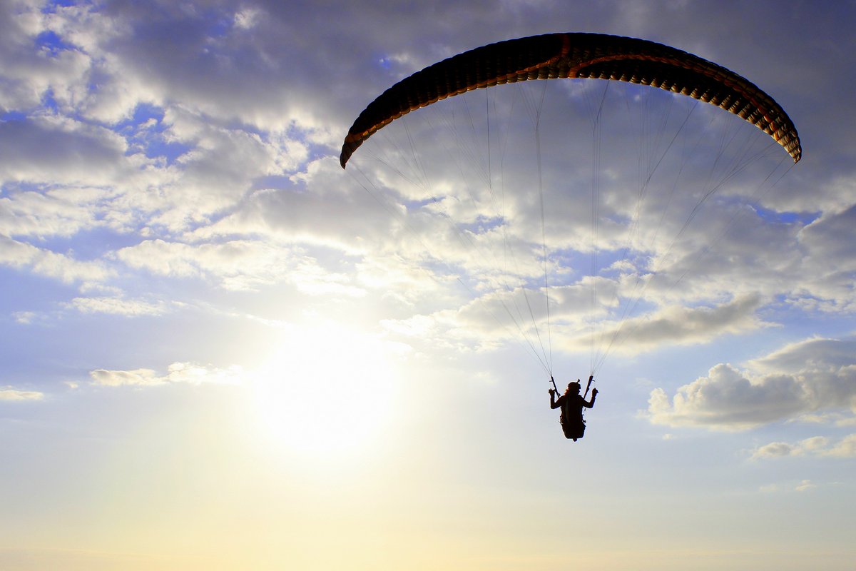 VisitTuscany's tweet image. #active #experiences
From #skydiving over #Lucca to a vertigo-inducing swing in the hole of #MonteForato, discover the most adrenaline-packed #adventures in #Tuscany!
👉 bit.ly/adventure_spor…