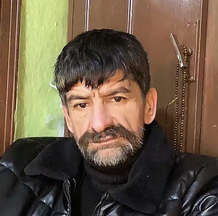 beynimyokmalim's tweet photo. Matkap ucu almak icin geldigimiz ikeada dolasirken sevgilisiyle kofte yemeye gelenleri gorunce https://t.co/iPzp8WUBRO