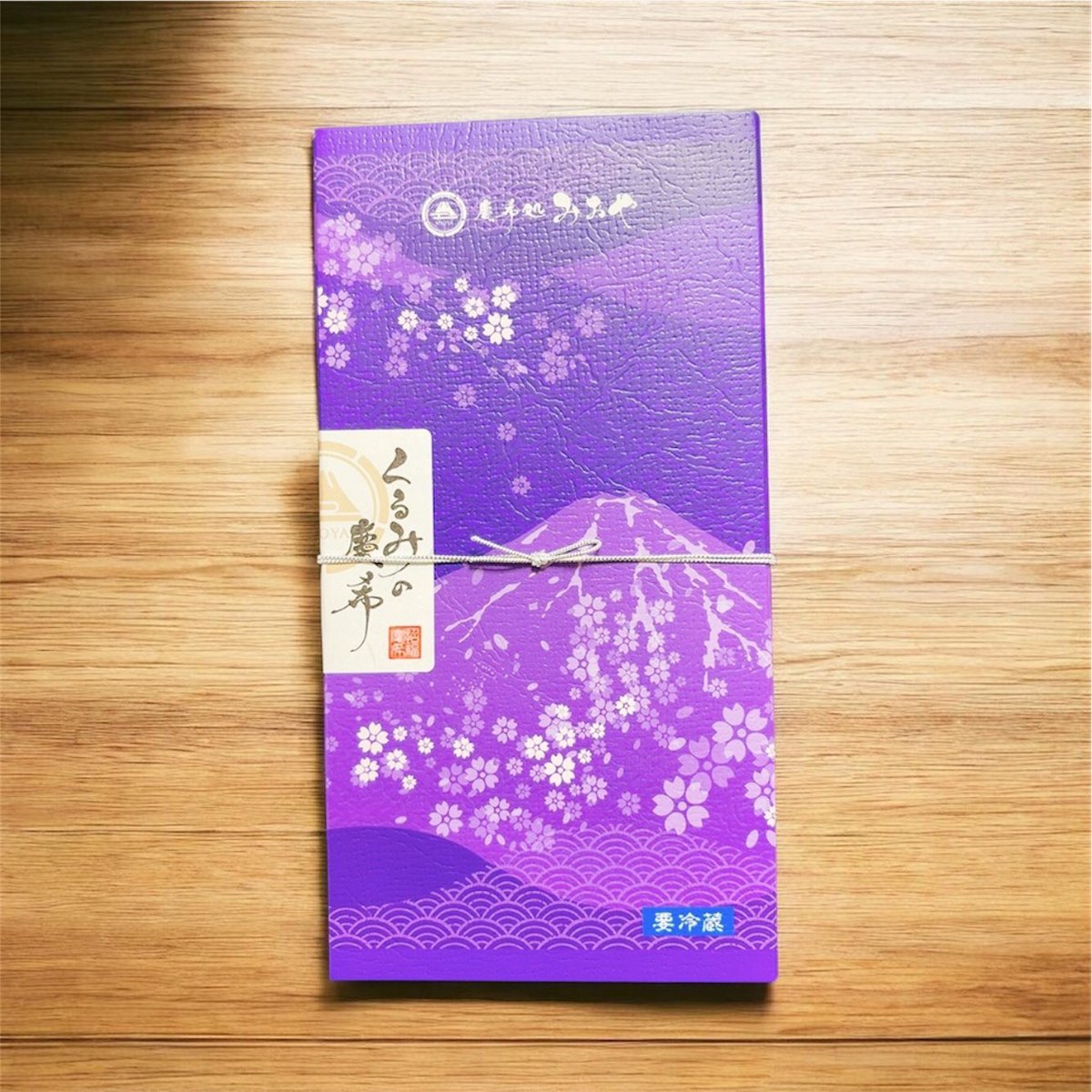 mkankanm's tweet photo. 慶希処みおや@cake_mioya 様より
「くるみの慶希」をいただきました✨

箱を開けた瞬間からくるみの香ばしい香り🤎
しっとりした生地にくるみがたっぷりで
とても贅沢なケーキでした！

この度は素敵なご縁をありがとうございました✨
#当選報告 #懸賞当選 https://t.co/j79ApUOOr4