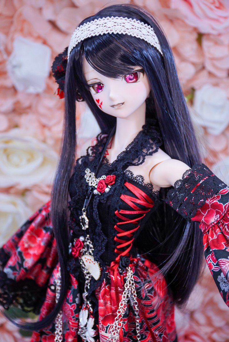 to_ei_da_ma's tweet photo. #DS77 にて買わせて頂いたLOVESHOKDROP様の『DD M胸用ビスチェドレス』です❗
こちらドレスと薔薇の髪止めのセットとなります(カチューシャは別)
布地と装飾の違いでそれぞれ一品ものだったので悩みましたが、紅い花の描かれたこちらにしました👍️
黒×赤は良いですね😍

#アトリエルティレ
#波止場亭 https://t.co/Zj7ZV0m3E2