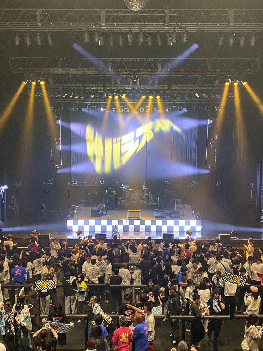 nofx2345's tweet photo. ずっと見たかったサバシスターのワンマン🌸
今日は結成4年記念日なんだって㊗️
ライブめちゃ楽しい(体育祭みたいw)😋
なち「せーのっ！」って言うのかわいー(完全親目線w)🫶💕︎︎
#サバシスター #タイムセール逃してくれ #pizzaofdeath https://t.co/fasPZfBPqV