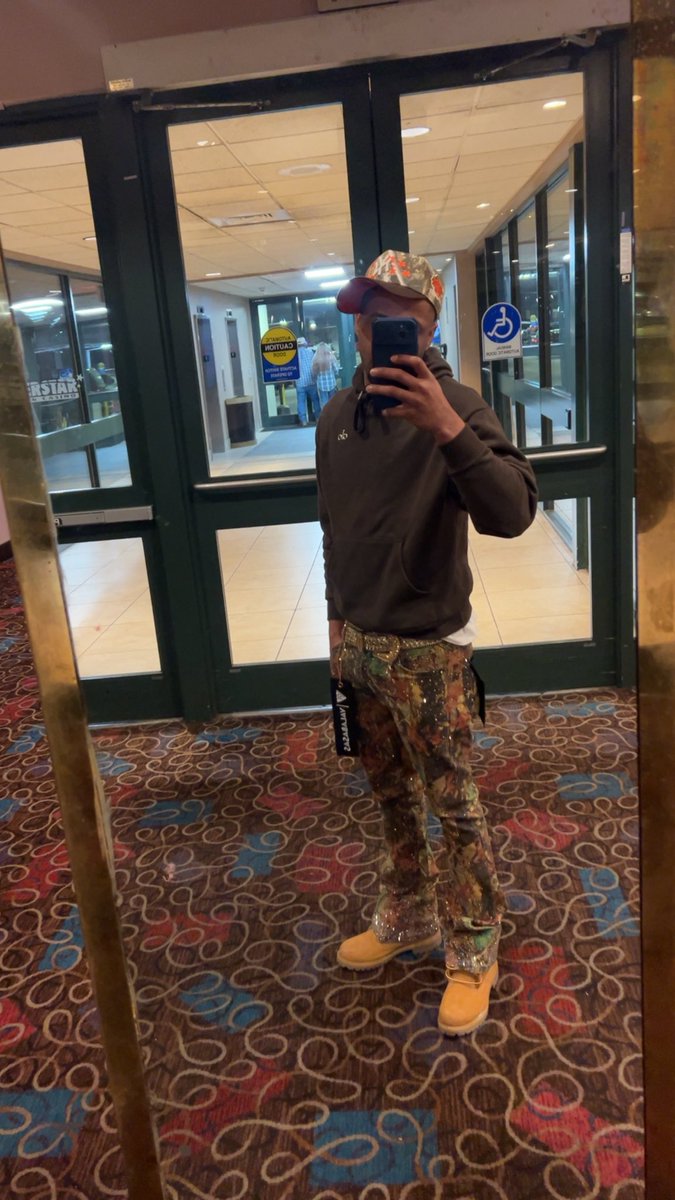 🖐🏿 i V E tweet media