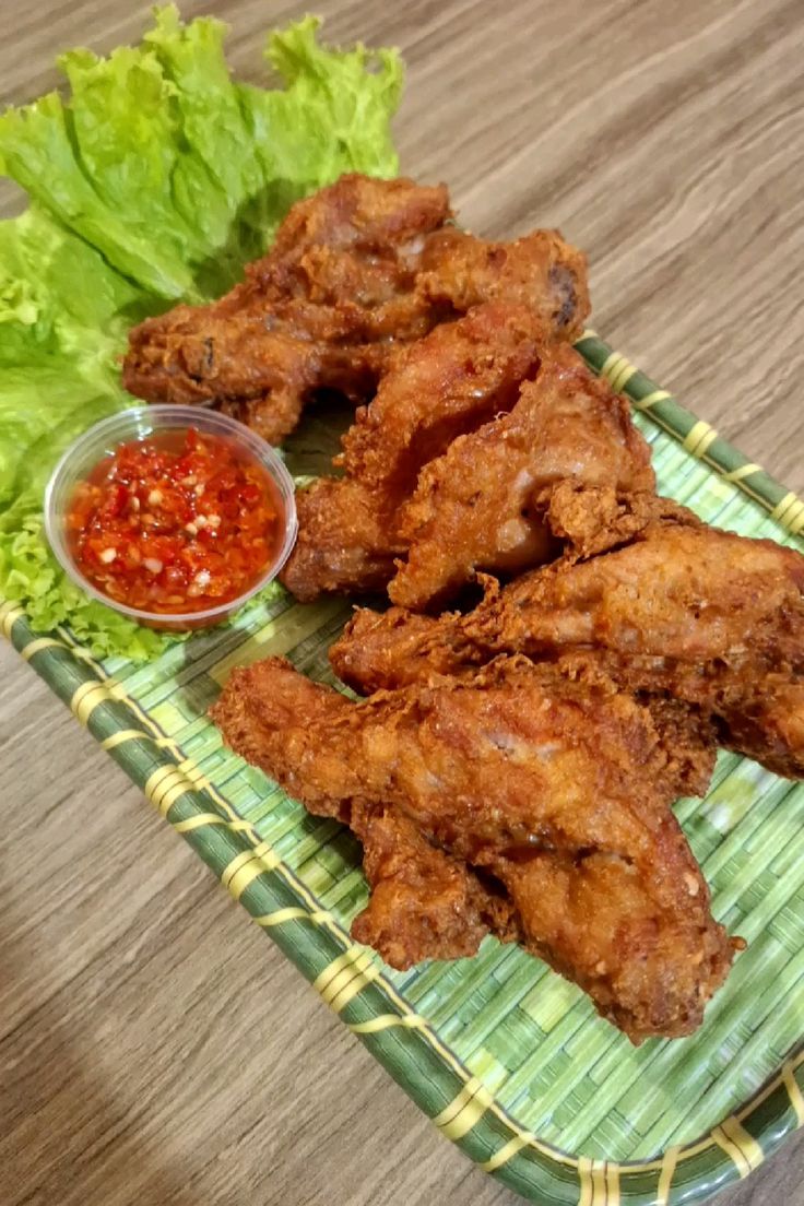 ️️️
Makanan berat: Nasi liwet dan ayam goreng kipas
️️️