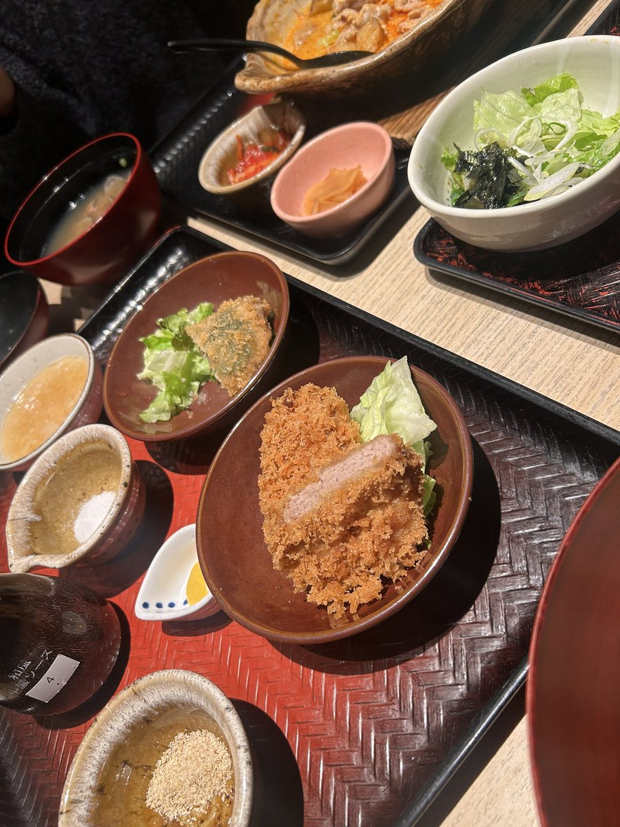 なんか大戸屋が韓国フェア的なのやってるから特盛で頼みまくってサムギョプサルとタッカンマリをアニョハセヨしてきた。
全部マシソヨ過ぎてサランヘヨした。