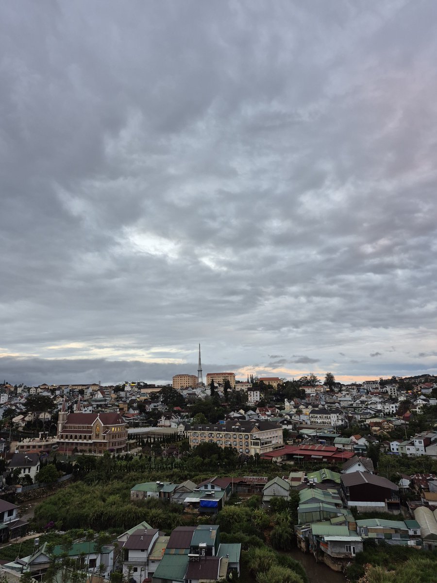 Thứ 2 không phải đi làm và vẫn ở Đà Lạt là trải nghiệm tuyệt vời phải không anh em
😘 
Ai 49 cà phê và nói về thị trường với mình không kkk