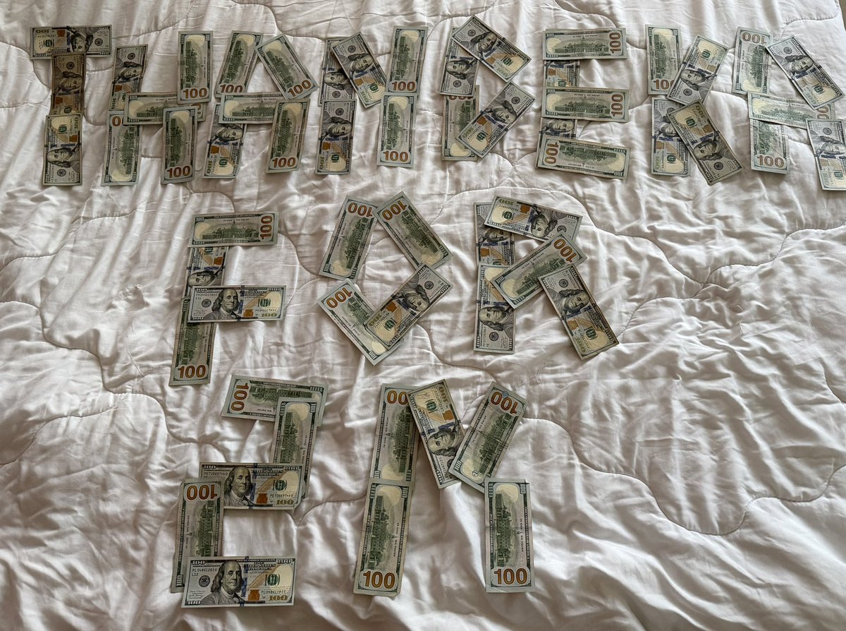 Manifesting the money for Thandeka- dear universe as I’ve used my money to write ✍️ 

This is not a meme 💵 VOTE THANDEKA
#BBMzansiS6