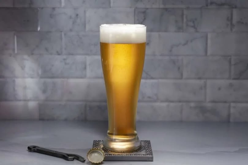 H.C. Brewing Club allmylinks.com/hegu
Tysk Pilsner (Let &amp; Sprød)