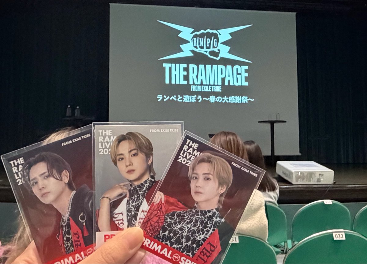 ayakahirota's tweet image. ランペと遊ぼう～春の大感謝祭～
ライブの裏たくさん聞けた☺️みんな熱あったり、ケガしてたりしてもライブに出てるのすごい👏
スタンプ会のときにホクブーを北人くんに見せることができて嬉しかった🫶
メンバーみんなのスタンプ見たい🥺

隣のかわいい女の子とお話できて楽しかった♡
#THERAMPAGE