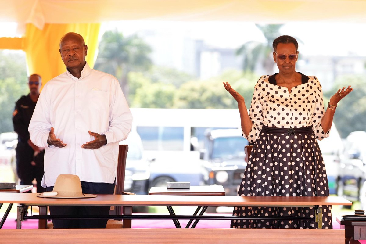 KNsamuye's tweet photo. Sunday is for prayers dear Ugandans 🇺🇬 
A blessed Sunday from God's choosen leader and endorsed by people's HE.@KagutaMuseveni
#LongLiveM7
#HappySunday https://t.co/BuLBpWVU6u