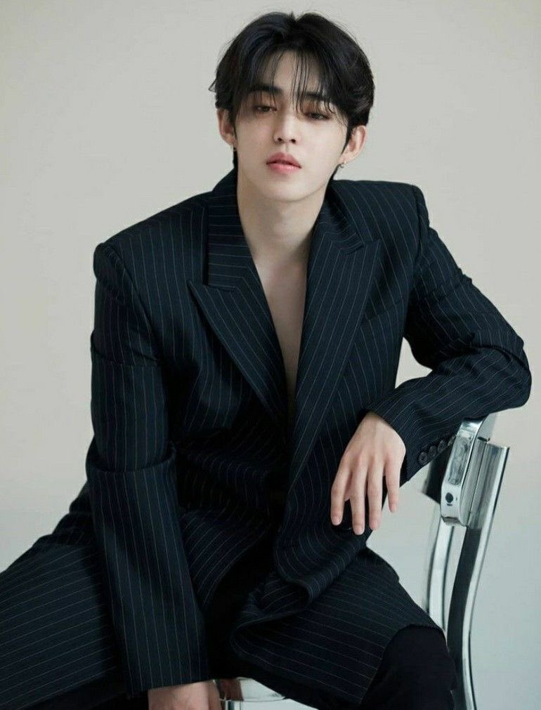 ziwrites7's tweet photo. 𝐃𝐚𝐫𝐞 𝐈𝐈 🔞

after jeønghän discovered who his boss was, will he remain in the company and stay professional, or will he give in to temptation? https://t.co/H4V1xDeHYi