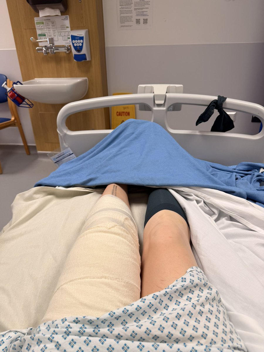 Amy_Smiiith's tweet photo. Earlier this week I was lucky enough to attend an umpiring masterclass with @GaryBurgessIUA, followed a few days later by ACL reconstruction surgery after a year-long wait. Now recovering watching recorded @SkyNetball matches, dreaming of getting back on court to the game I love! https://t.co/pYZdfLrwxP