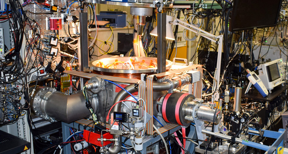 Rolf_Georg_E's tweet photo. Zum Sonntag etwas Physik
Wie groß ist das Proton?
Neue Messung überprüft Protonenradius und Standardmodell mit zuvor unerreichter Präzision
https://t.co/2kEyzgTUda
#Wissen #Physik #Teilchenphysik #Atom #Atomkern #Proton #Elementarteilchen #Protonenradius #Wasserstoff https://t.co/ZNaW0DwMSD