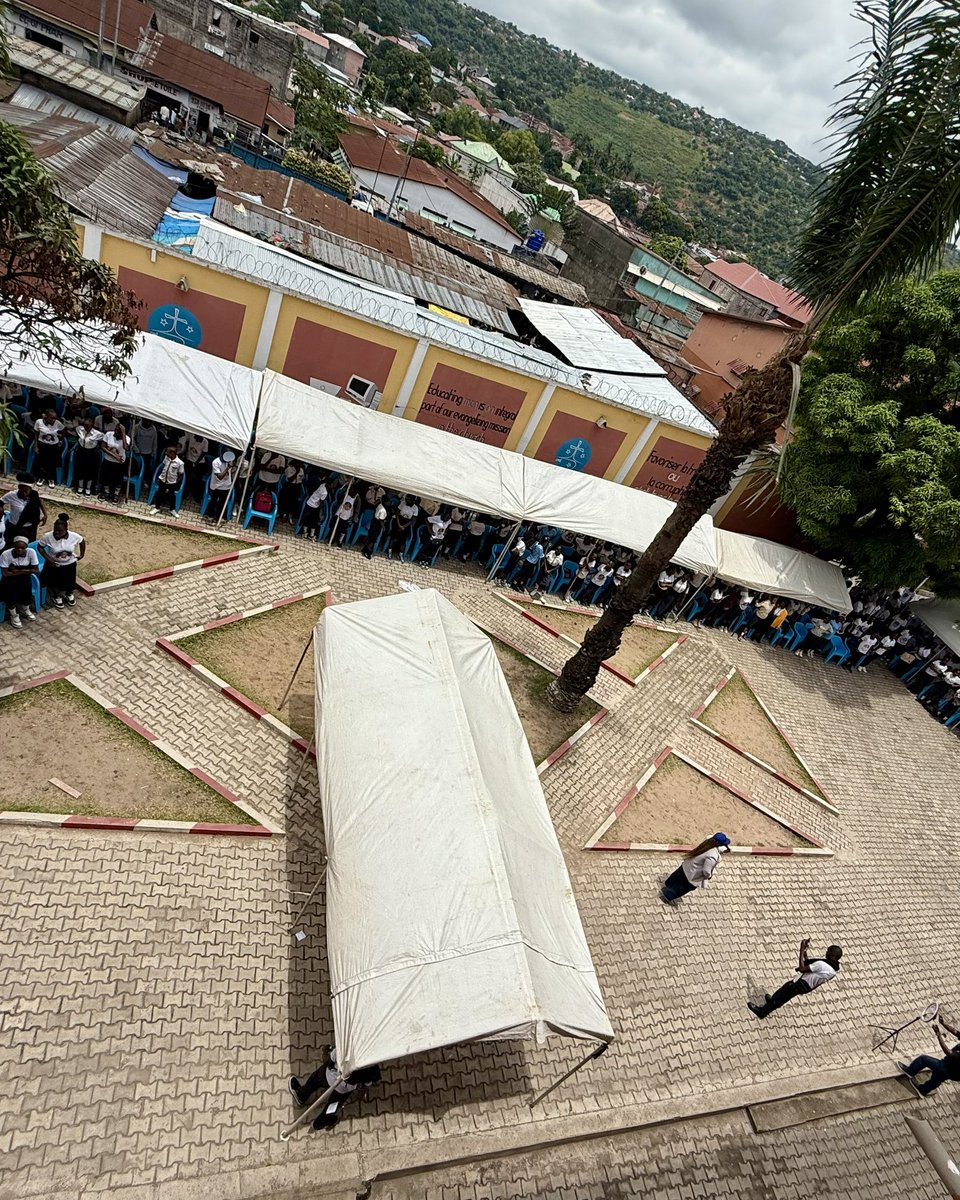 ✨ 𝗜𝗡𝗦𝗣𝗜𝗥𝗘𝗥 𝗟𝗔 𝗥𝗘𝗟𝗘̀𝗩𝗘 🇨🇩

Ce 𝘀𝗮𝗺𝗲𝗱𝗶 𝟭𝟰 𝗺𝗮𝗿𝘀, avec notre ONG Leadership de la Femme de Média Officiel  (𝗟𝗙𝗠), nous avons posé nos valises à l’école 𝗙𝗿𝗮𝗻𝗰𝗶𝘀𝗰𝗼 𝗣𝗮𝗹𝗮𝘂 à Matadi Kibala. 

En marge de ce mois de 𝗠𝗮𝗿𝘀 dédié à la