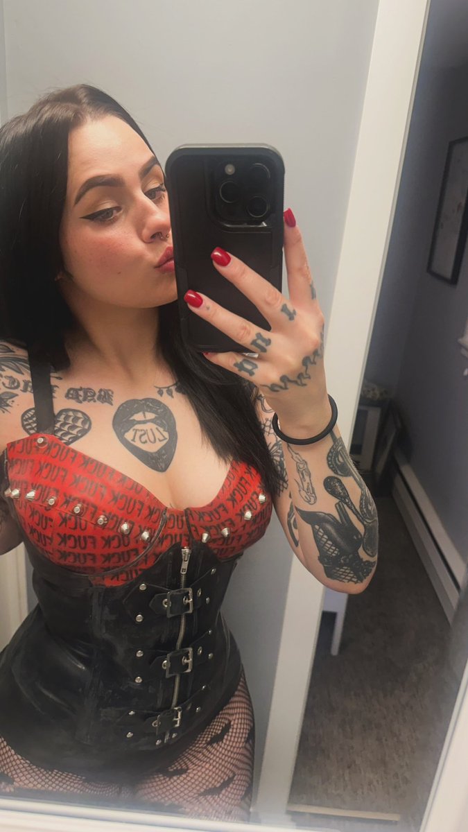 goddess noelle 🖤 calgary findomme femdom tweet media
