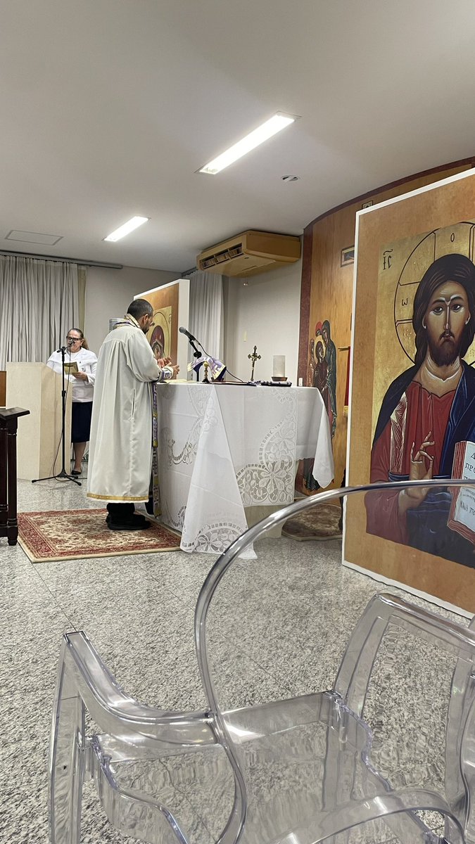 Seza898714's tweet image. Divina Liturgia de São João Crisóstomo na capela da nossa paróquia com o nosso Eparca