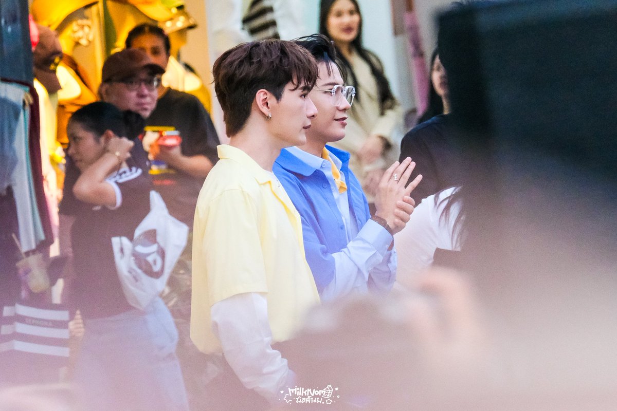 MilkNom505's tweet photo. เช็คจ้าาาา @kristtps @stjinx_maya ❤️ 

KRISTSINGTO WITH BANANABOAT

#BananaBoatLetfununderthesun
#แดดแรงแค่ไหนก็ไม่กลัว 
#คริสสิงโต #ทีมพีรญา https://t.co/H0AMqSenhI