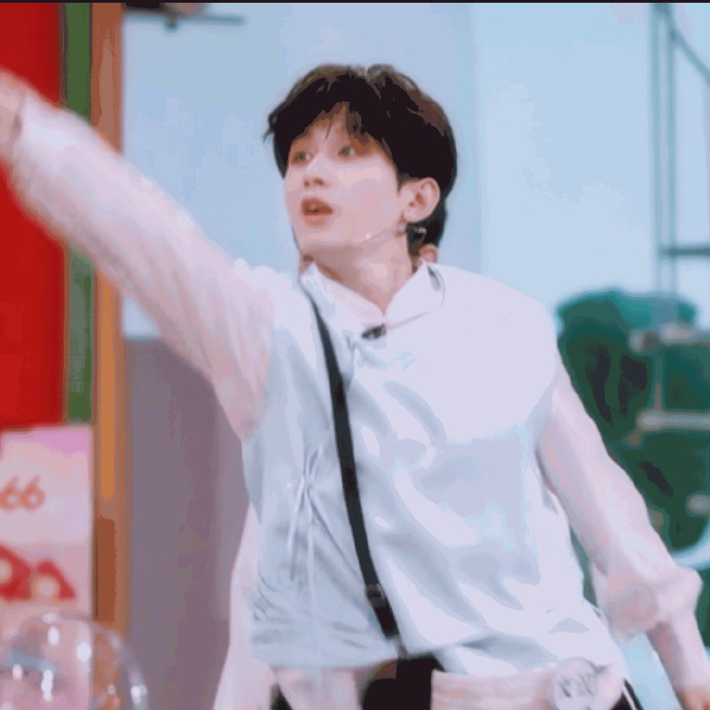 Lauren W tweet media