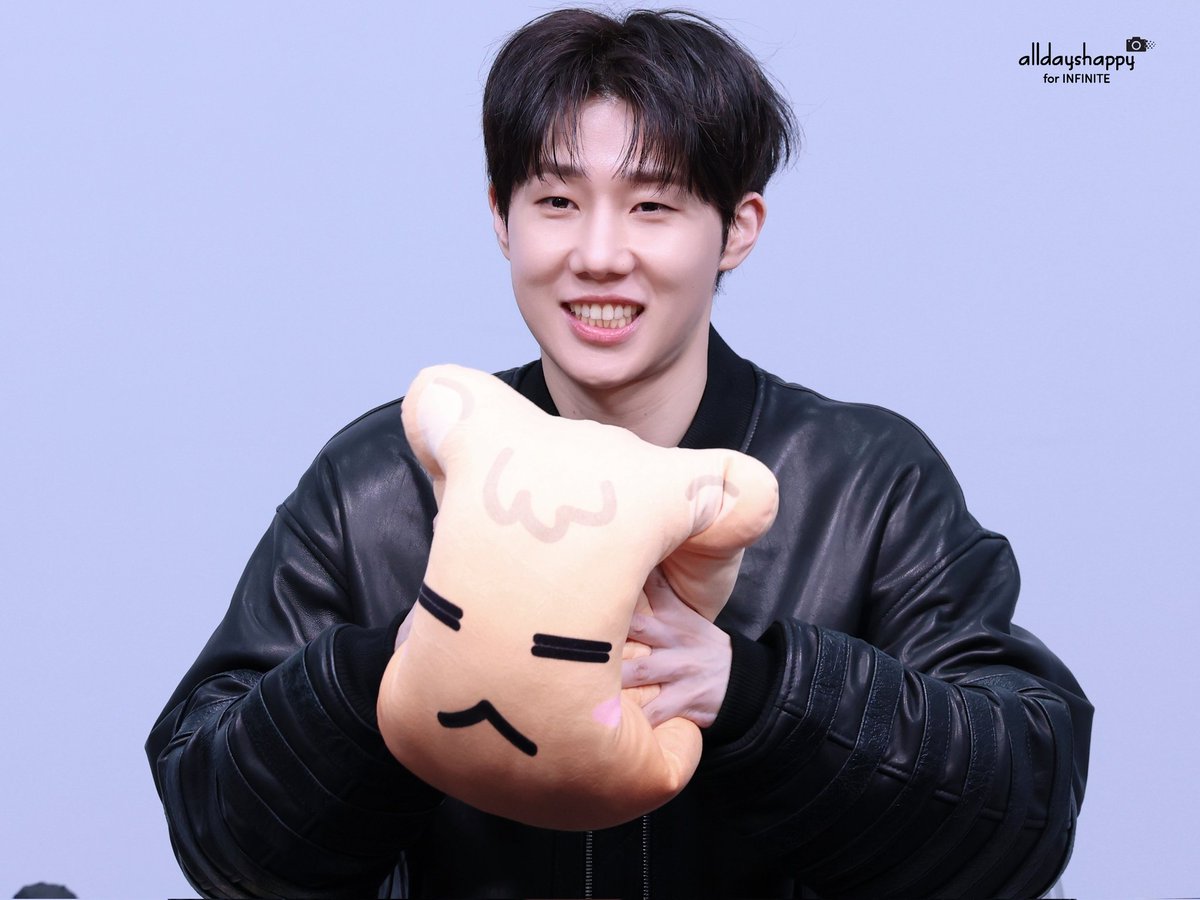 alldayshappy1's tweet photo. 260315 김성규 "OTM" 디어마이뮤즈 2차
오랫만에 만난 규찌 보고 반가워하더니
바로 짜부 만들어버림🤣
#김성규 #KIMSUNGKYU #인피니트 #INFINITE #OFF_THE_MAP #OTM https://t.co/U11LsS0pry