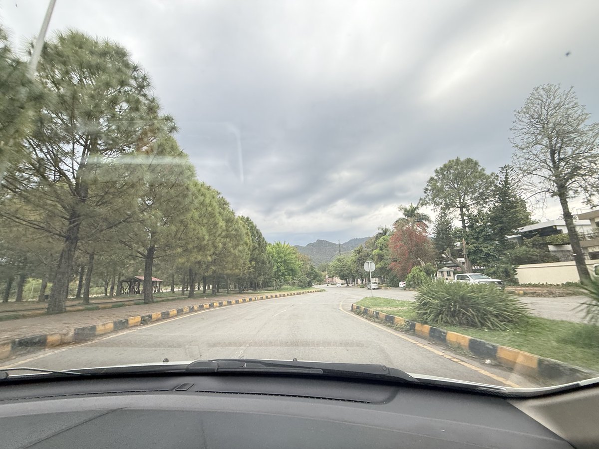 FarehaBugti's tweet image. Islamabad with the most gorgeous sky right now #Pakistan #Chai/Pakora Iftar worthy