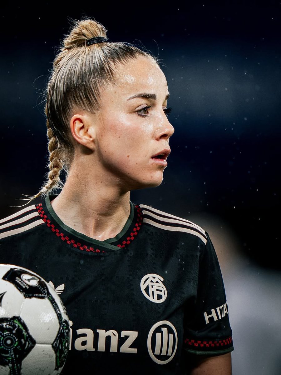 Giulia Gwinn (Parody) tweet media