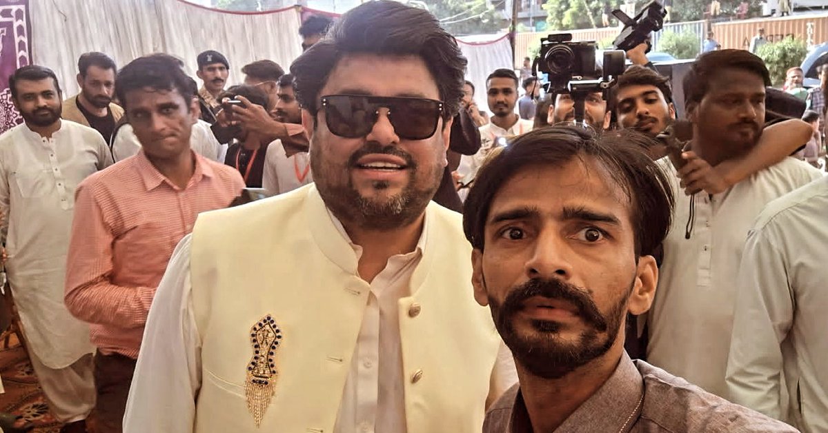 AliSuMiOfficial's tweet photo. یہ گورنر سندھ ہی نہیں بلکے غریب عوام کا سہارا بن رہا تھا ، گورنر جیسے منصب پر ساری زندگی سکون سے بیٹھنے والوں کو برداشت نہیں ہوا
#AwamiGovernor
@junaidraza01 @KamranTessoriPk @ShamaJunejo https://t.co/s3ihjcVlE4