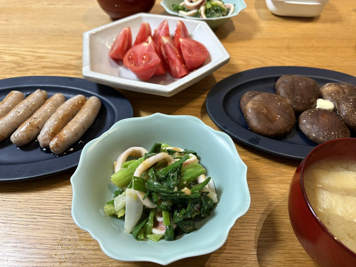 田舎に住む母からお野菜がたくさん届きました
初めてわけぎを調理しましたが、イカと酢味噌和えにしました！美味しいです