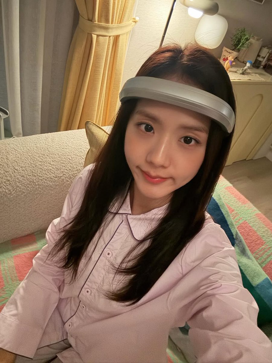 NEWSJISOO's tweet photo. #JISOO instagram update. https://t.co/pU08yzUxAG