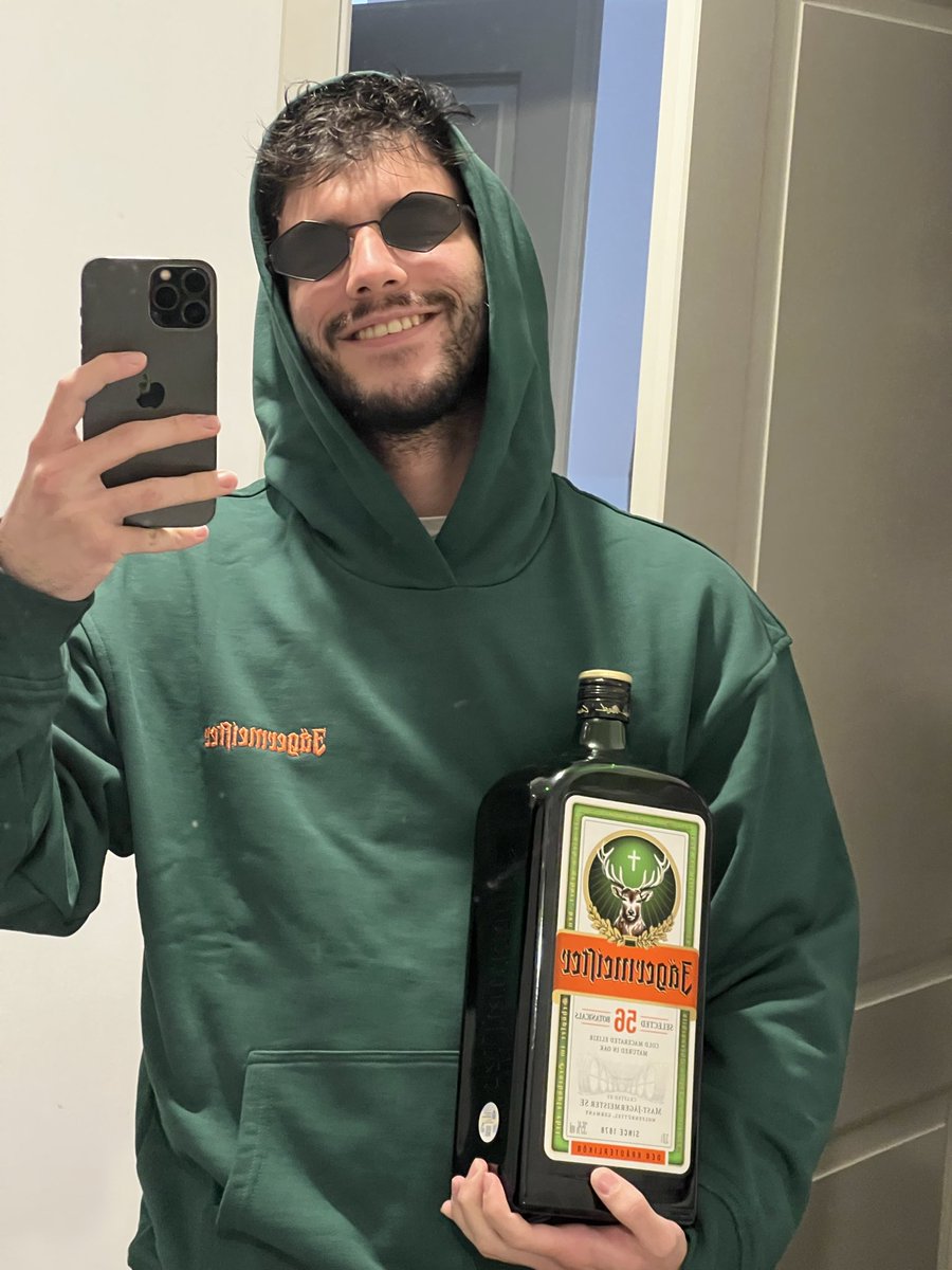 Callvaz1's tweet photo. Jagermeister !!!! https://t.co/f4VHpxIrlc