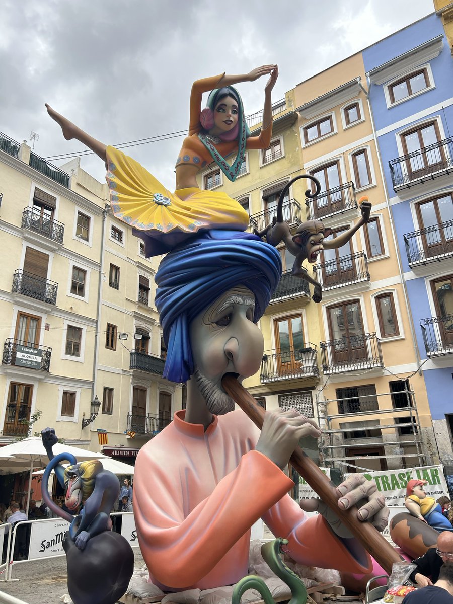 Venuseramujer's tweet photo. Un sábado muy valenciano… #Falles https://t.co/bqS2jlCeWz