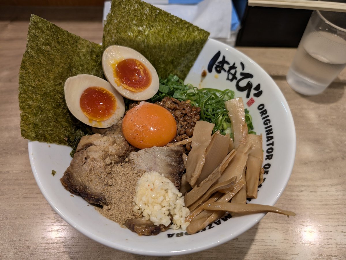 諸事情により、ちょいと早めに開場出て、はなびのまぜそば喰らって大阪入りました🚐