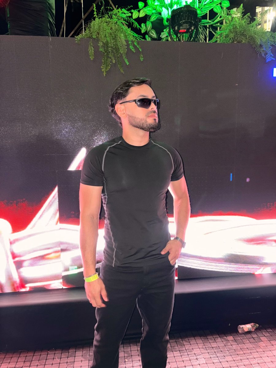 DouglasDannyel's tweet photo. 🕶️ https://t.co/YXjIQZKls3