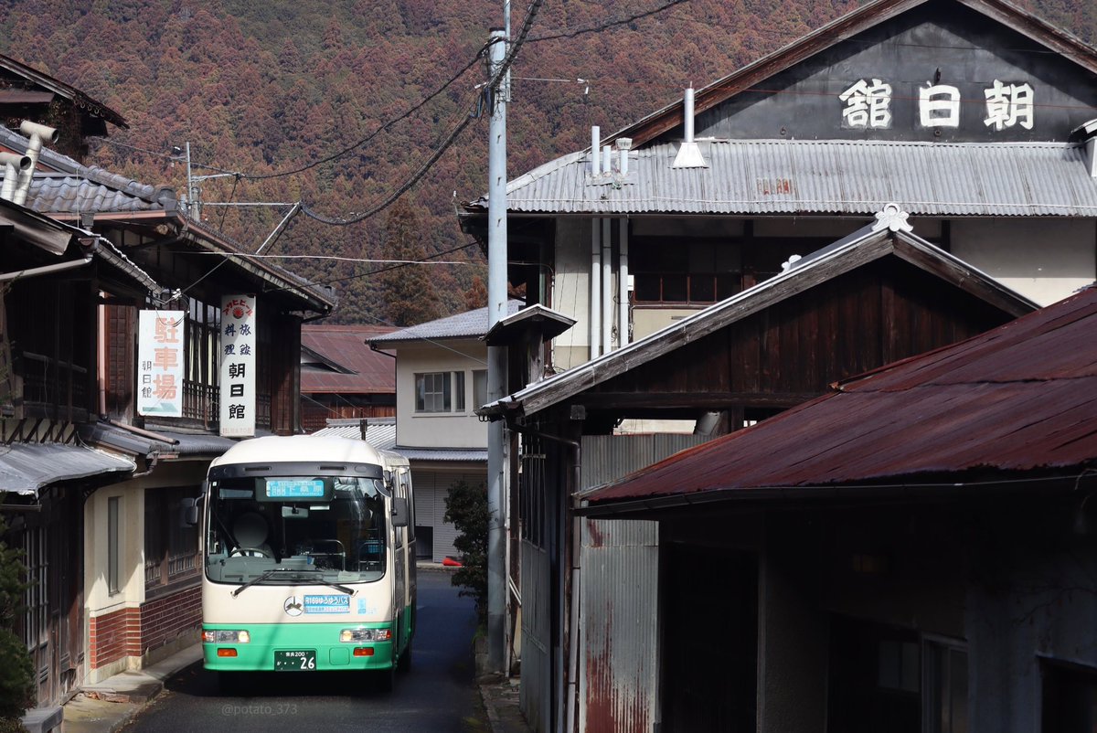potato_373's tweet photo. 【奈良交通】
RX26号車(KC-RX4JFAA)
1998年式の2扉リエッセ。
南和地域での活躍が多かったこのクルマですが、この度除籍となりました。 https://t.co/pIdXMzR8ny