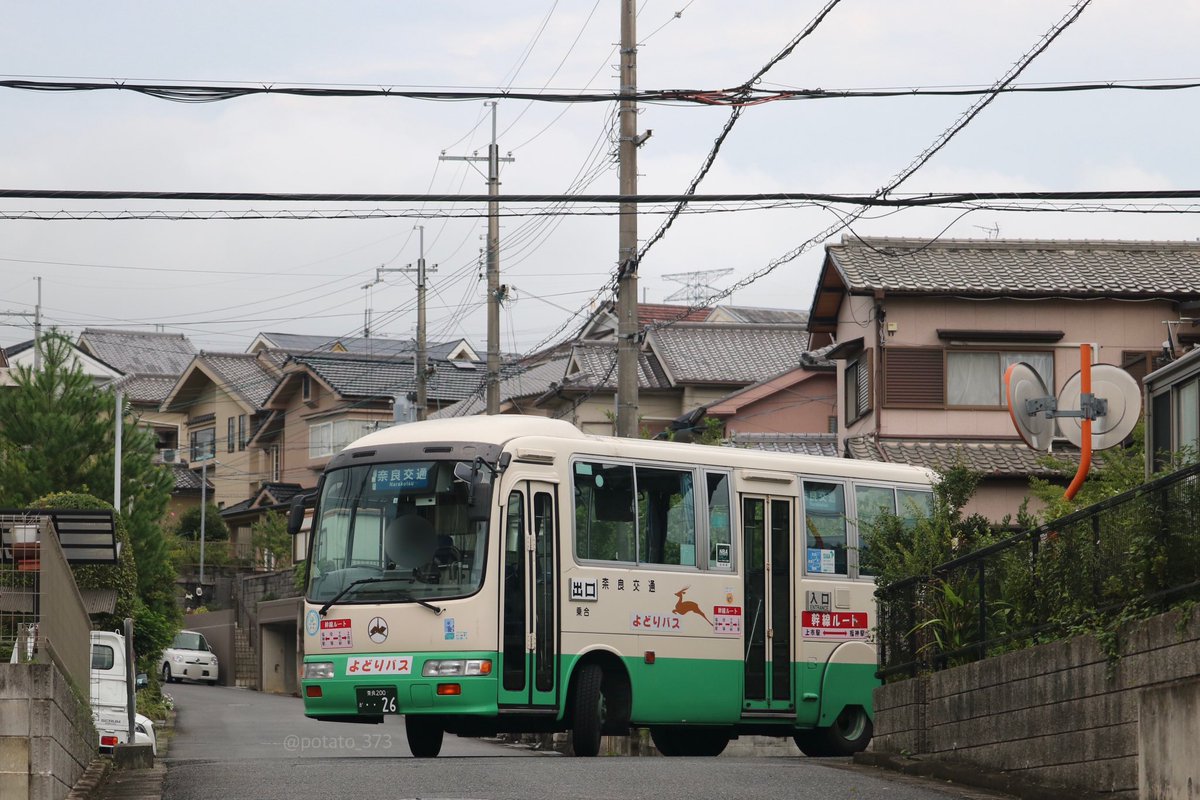potato_373's tweet photo. 【奈良交通】
RX26号車(KC-RX4JFAA)
1998年式の2扉リエッセ。
南和地域での活躍が多かったこのクルマですが、この度除籍となりました。 https://t.co/pIdXMzR8ny